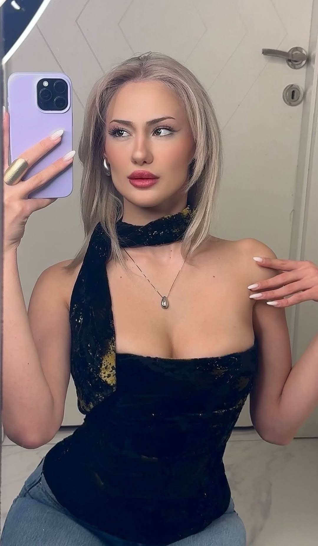 Bölekli Geceyi Dolduran Kadın Bayan Escort Kadeh